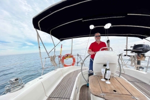 Barcelona: Segeltörn bei Sonnenuntergang mit der Yacht Sashi