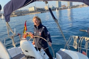 Barcelona: Segeltörn bei Sonnenuntergang mit der Yacht Sashi