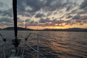 Barcelona: Sunset Skyline Cruise med ubegrenset Cava