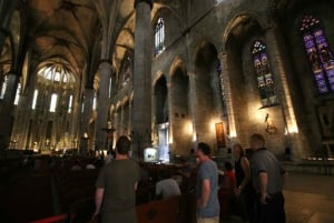 Barcelona: Tapas and Wine Small Group Walking Tour