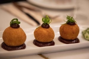 Barcelona: Tapas-tur med full måltid og drikke inkludert