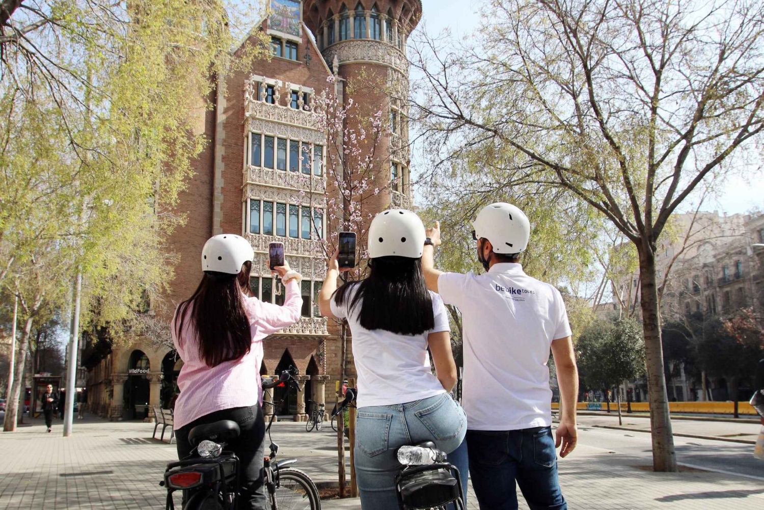 Barcellona: Tour di degustazione di tapas in bicicletta elettrica