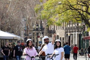 Barcellona: Tour di degustazione di tapas in bicicletta normale o E-Bike