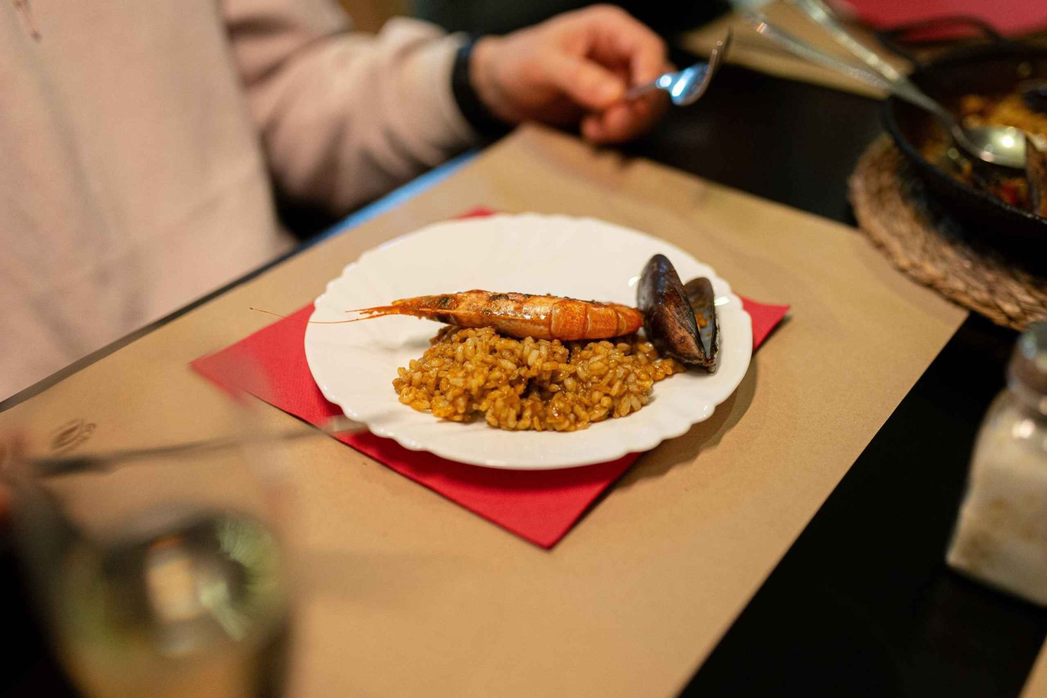 Barcelona: wycieczka po tapas z degustacją potraw i napojów