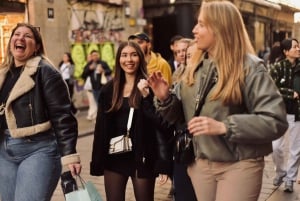 Barcelona: Excursão a pé de tapas com comida, vinho e história