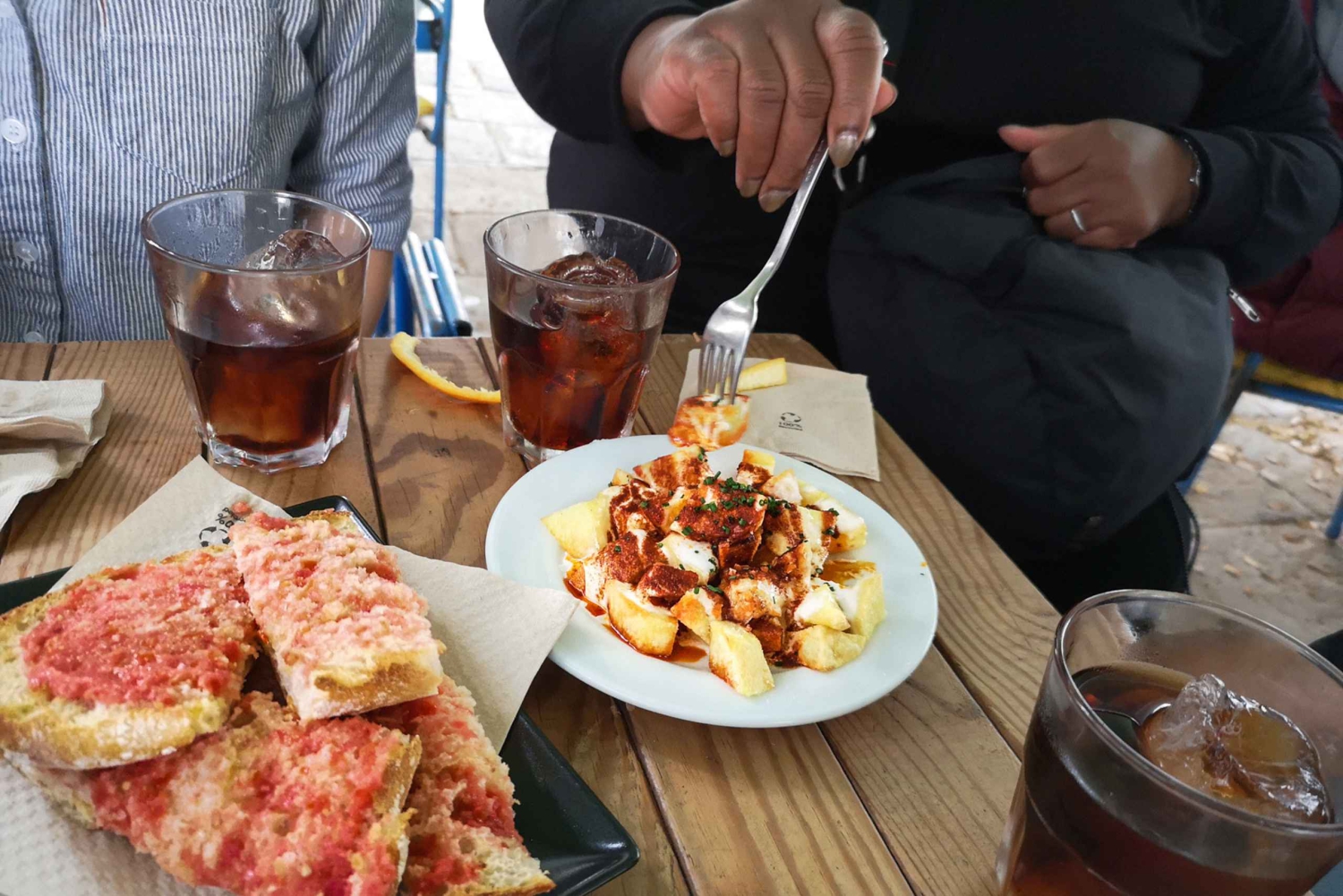 Barcelona: Tapas y Vino, tour privado en tabernas tradicionales