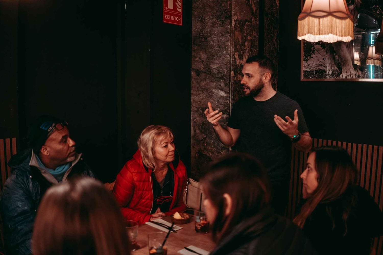 Barcelona: Tipsy Tapas & History Tour i det gotiska kvarteret