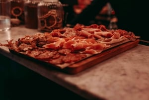 Barcelona: Tipsy Tapas & History Tour i det gotiska kvarteret