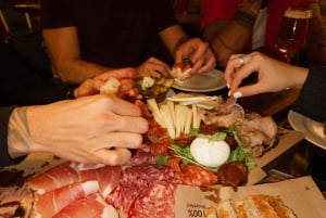 Barcelona: Gothic Quarter Tipsy Tasting Tapas Tour + History