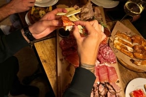 Barcelona: Gothic Quarter Tipsy Tasting Tapas Tour + History