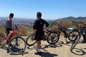 De Barcelona al Tibidabo: Gemas ocultas y vistas panorámicas Tour en eBike