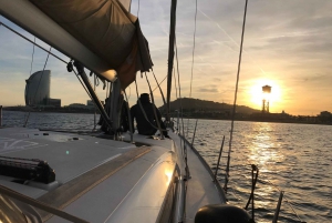 Barcelona: Two-Hour Midday or Sunset Sailing Cruise