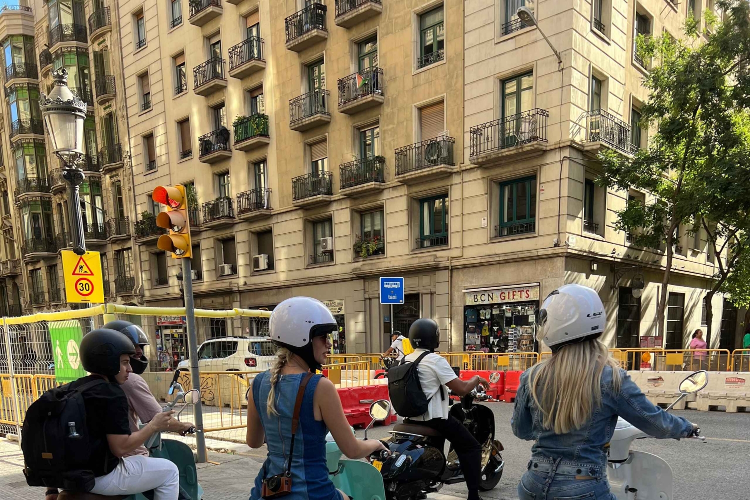 Barcelona Vespa Tour: City Highlights in 3 Hours
