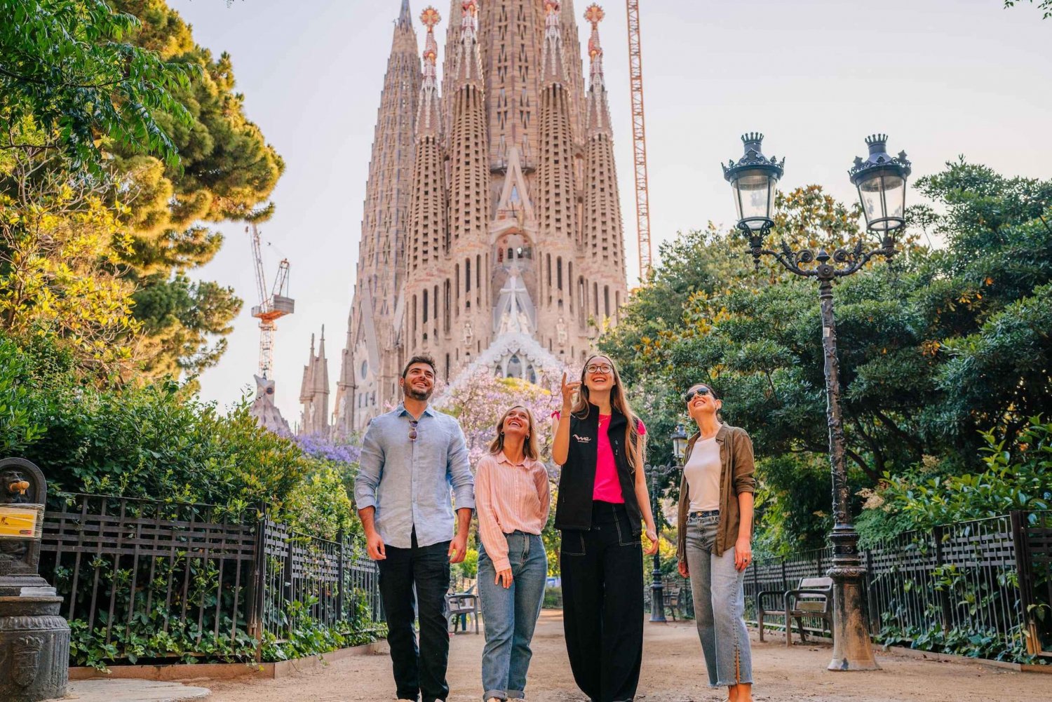 Barcelona: Guided Walking City Tour, Cable Car & Boat Ride