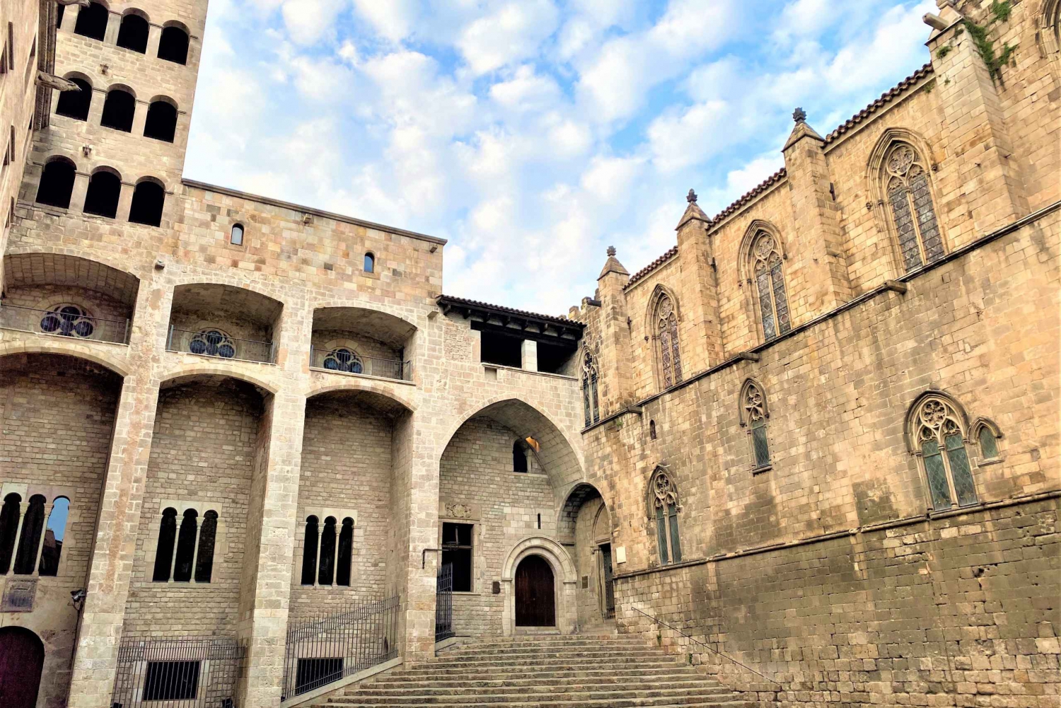 Barcelona: Walking Tour & Complimentary Drink