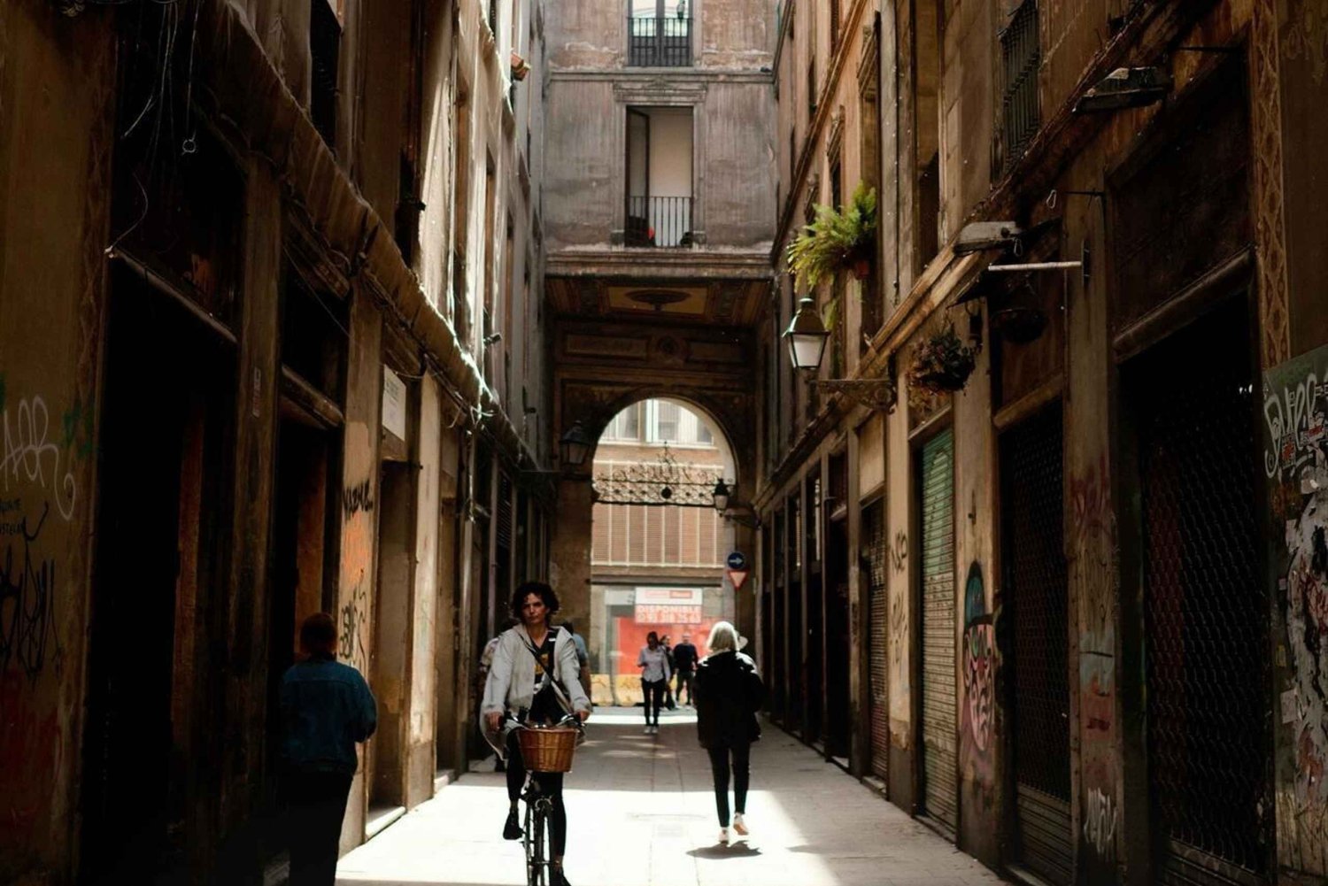 Barcelona: Walking Tour of the Gothic Quarter and La Rambla