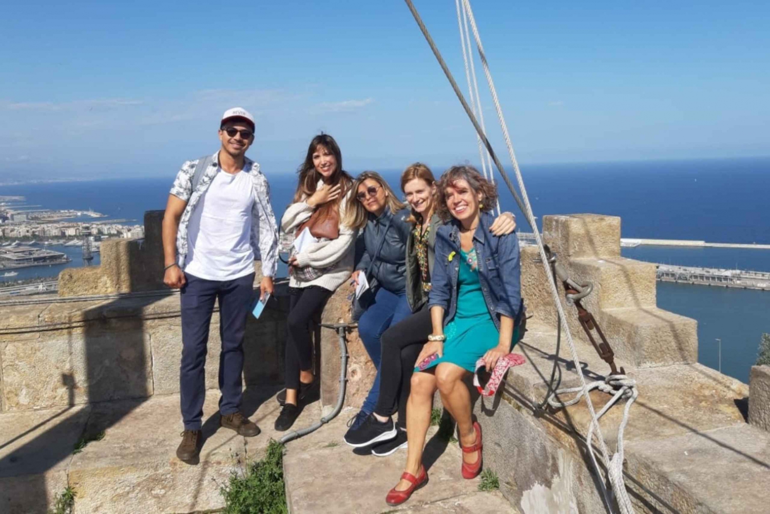 Barcelona: Walking tour with Montjuic Castle & Cable Car