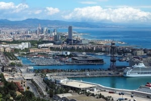 Barcelona: Walking tour with Montjuic Castle & Cable Car