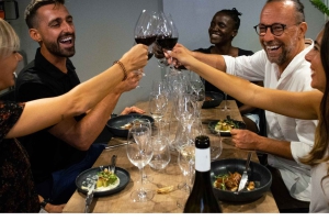 Barcelona: Cata de vinos y cena maridaje de tapas de 5 platos