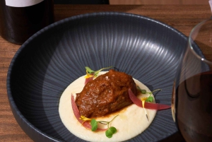 Barcelona: Cata de vinos y cena maridaje de tapas de 5 platos