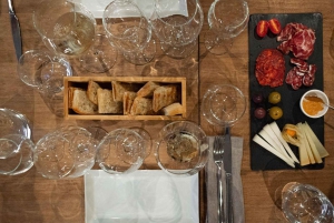 Barcelona: Cata de vinos y cena maridaje de tapas de 5 platos
