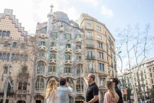 Barcelona: City Highlights Walking Tour with Sagrada Familia