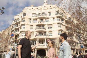 Barcelona: City Highlights Walking Tour with Sagrada Familia