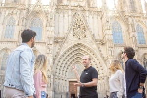 Barcelona: City Highlights Walking Tour with Sagrada Familia