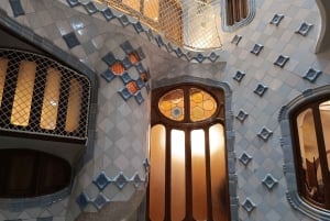 Tour con accesso prioritario alla Casa Batlló e upgrade alla Sagrada Família