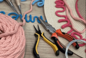 Gestalte und bastle eine Raffia-Tasche in Barcelona