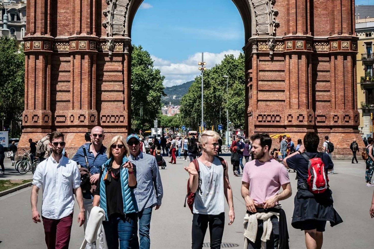 Discover Barcelona: Private Tour in Arabic with an Expert Guide