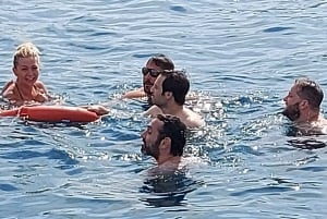 Descubra Barcelona: 'Passeio costeiro compartilhado de 2 horas 'Sail & Swim