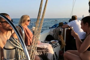 Odkryj Barcelonę: 'Sail & Swim' 2-godzinna wspólna wycieczka wzdłuż wybrzeża