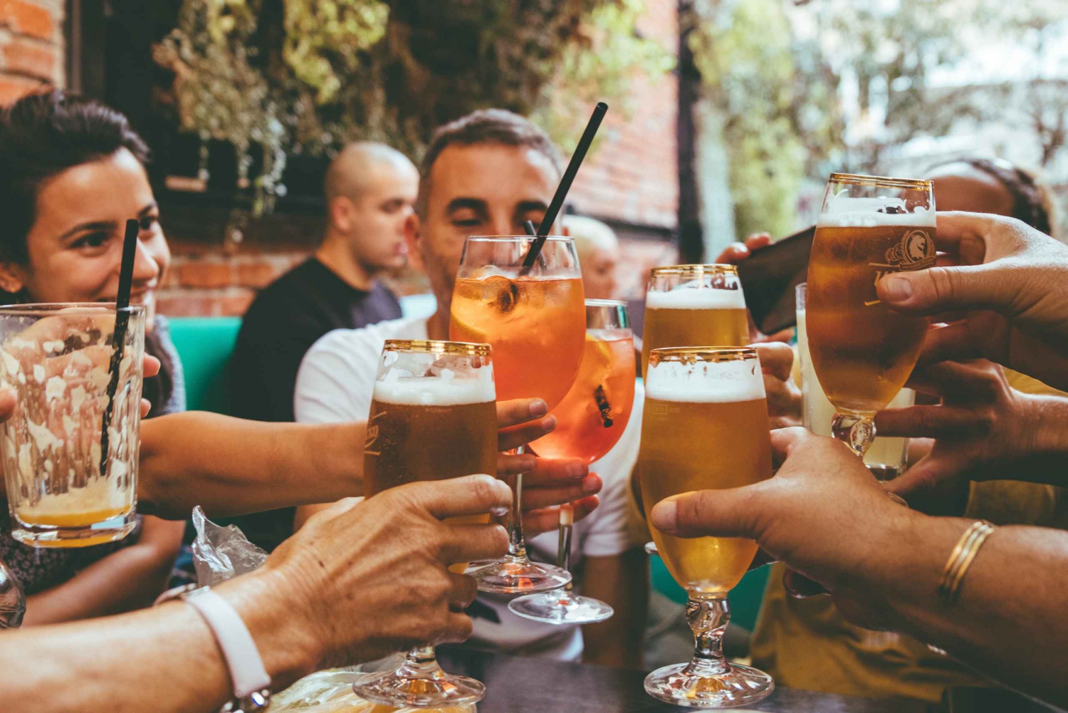 Barcelona: Drunken History Walking Tour with Included Drinks