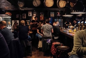 Barcelona: Drunken History Bar Crawl Tour with Local Drinks