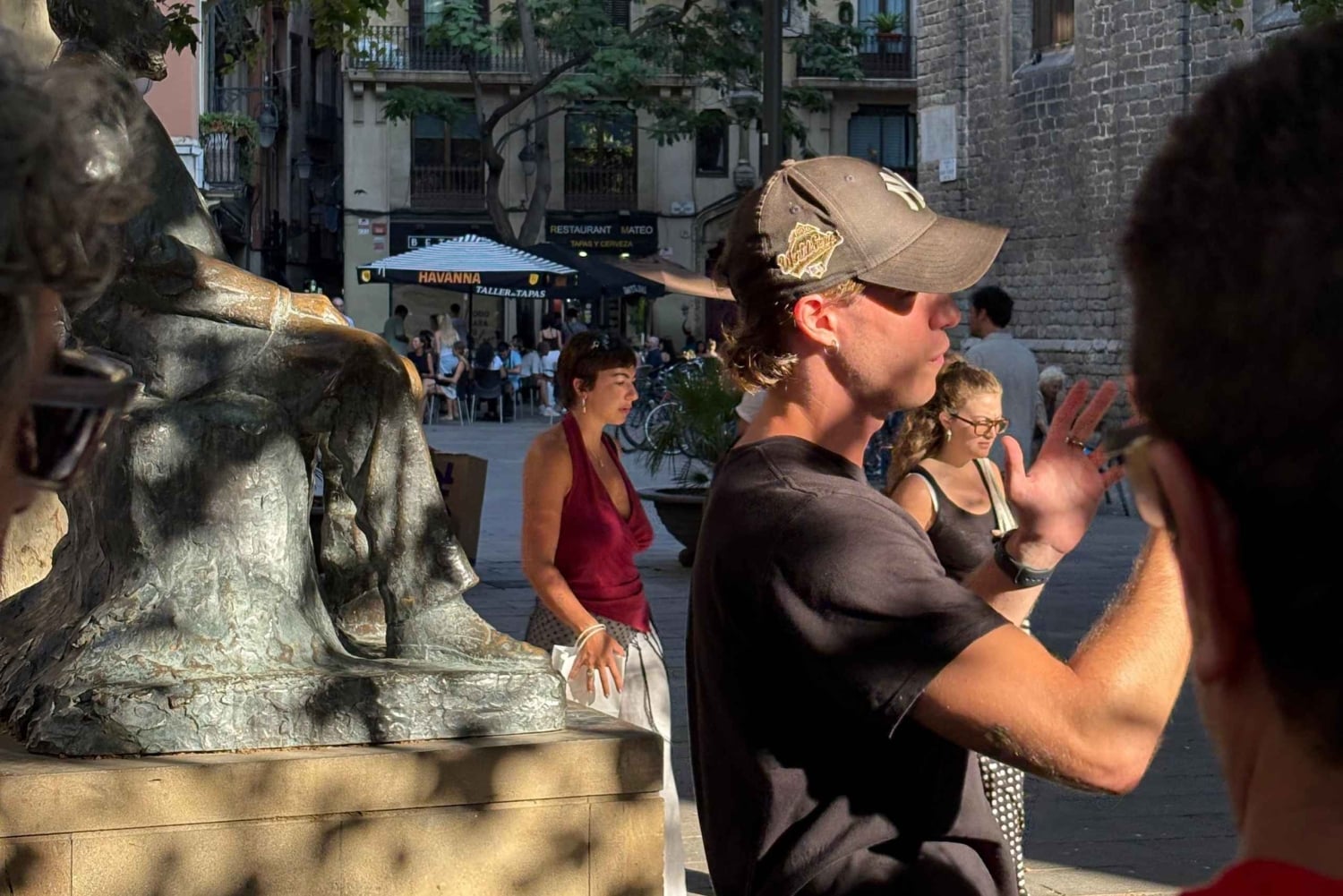 バルセロナで地元の人のように食べる：タパス、ワイン、伝統