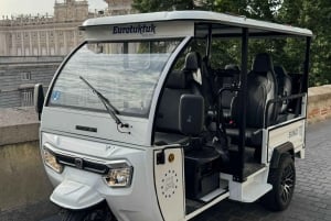Explora Barcelona cómodamente con nuestros TukTuk eléctricos