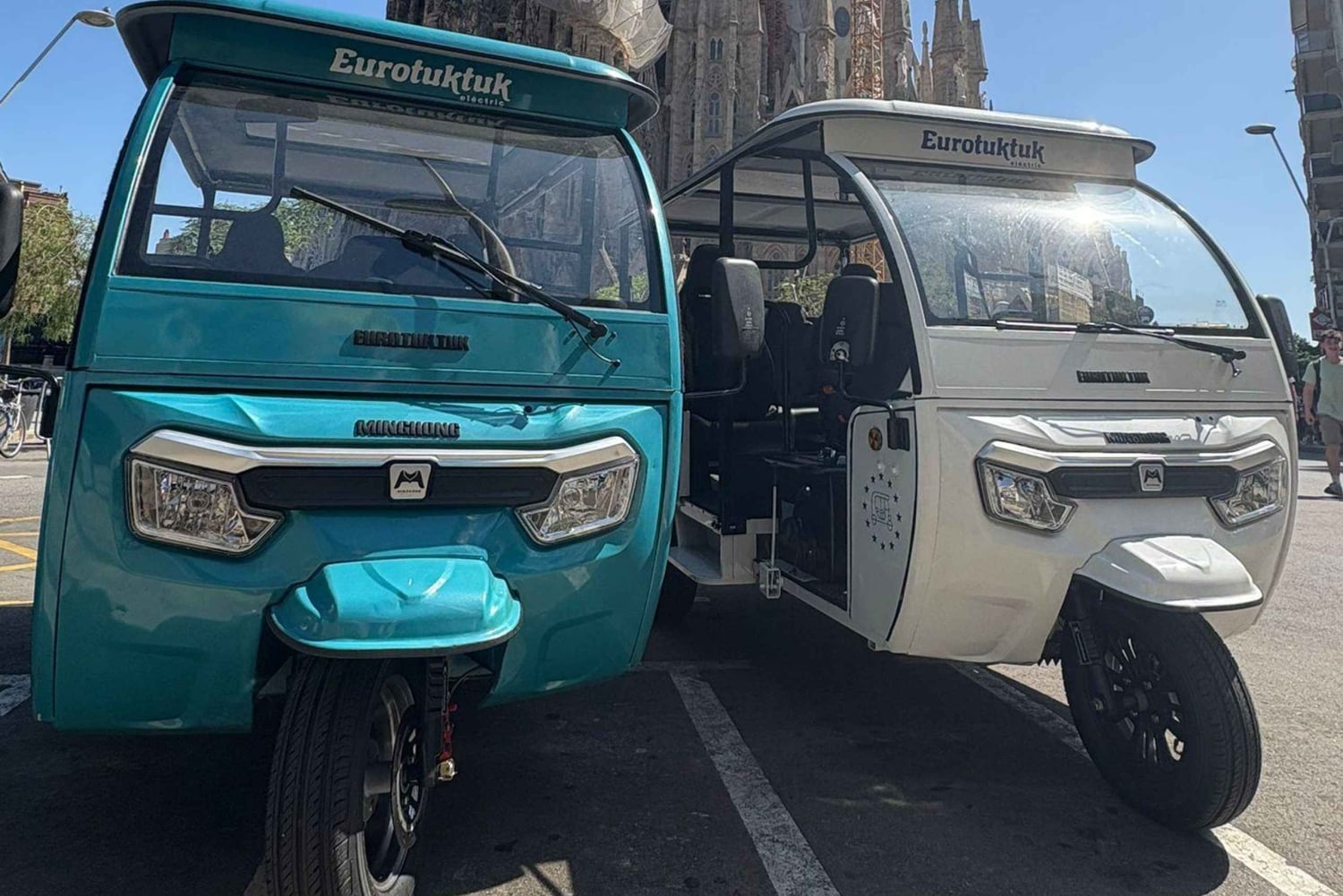 Explorez Barcelone confortablement avec nos TukTuk électriques.