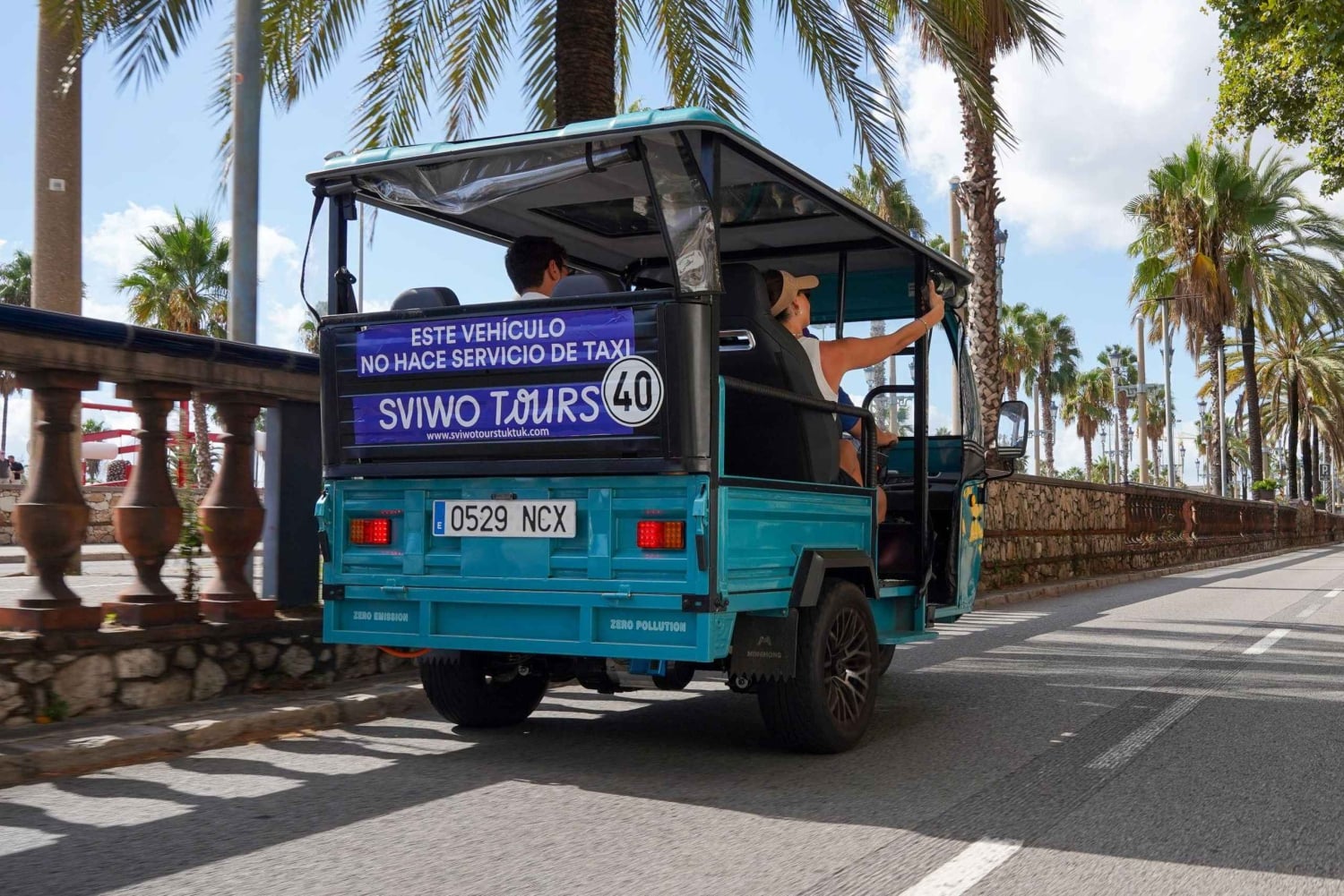 Explorez Barcelone confortablement avec nos TukTuk électriques.