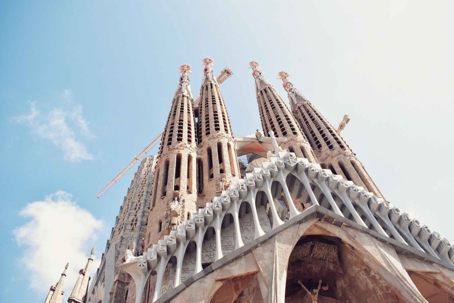 Sagrada Família: Forbi-køen-billett og 1,5-times omvisning