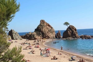 From Barcelona: Tossa de Mar Day Tour with Beach Time