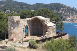 From Barcelona: Tossa de Mar Day Tour with Beach Time