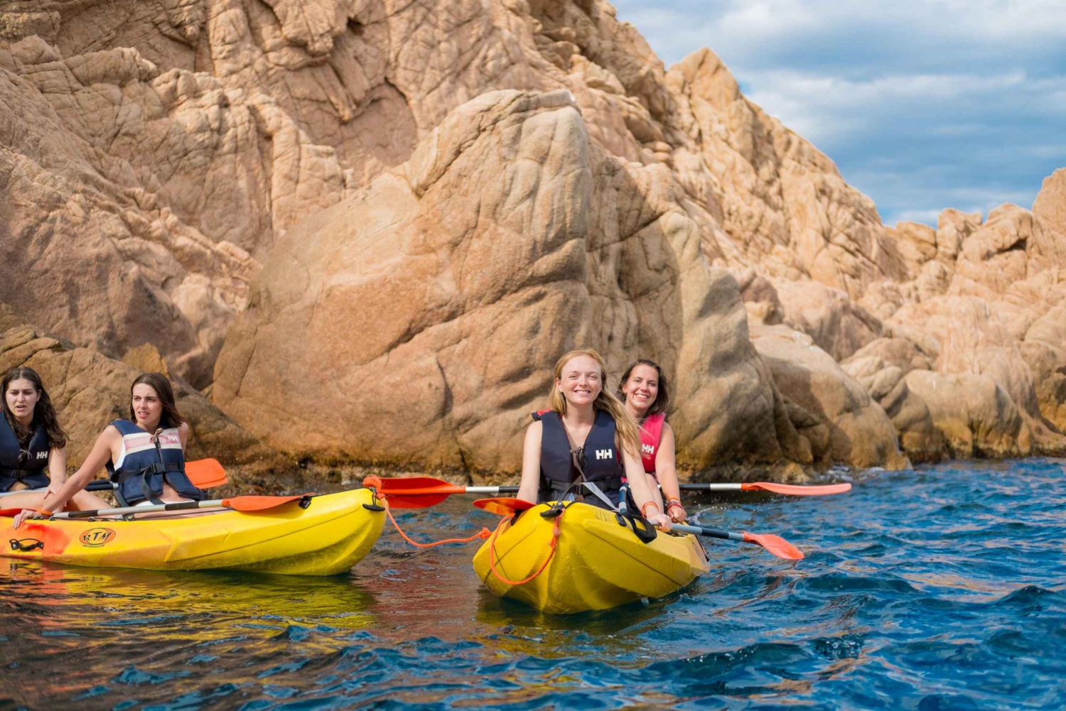 Depuis Barcelone : Excursion en kayak et plongée en apnée sur la Costa Brava avec pique-nique