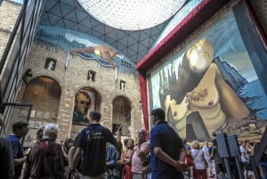 Barcelona: Dali Museum, House and Cadaques Guided Tour