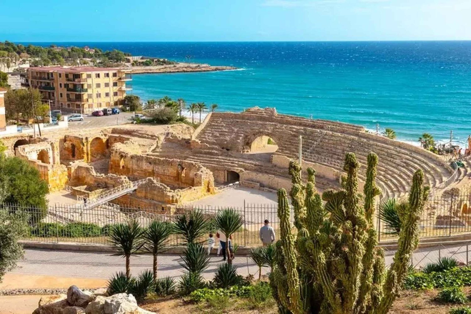 Da Barcellona: Escursione a Montserrat, Tarragona e Sitges