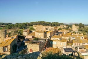 Fra Barcelona: Girona, Calella og middelalderlandsbyen på dagstur