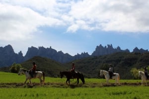 Barcelonasta: Hevosretki Montserratin kansallispuistossa