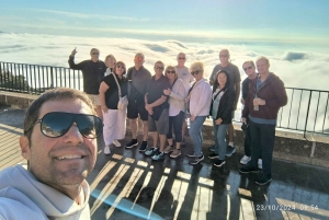 Da Barcellona: Escursione di un giorno a Montserrat, Cardona e Montagne del Sale