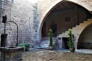 Da Barcellona: Escursione di un giorno a Montserrat, Cardona e Montagne del Sale