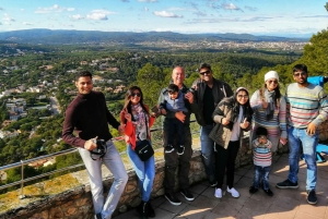 Da Barcellona: Escursione di un giorno a Montserrat, Cardona e Montagne del Sale